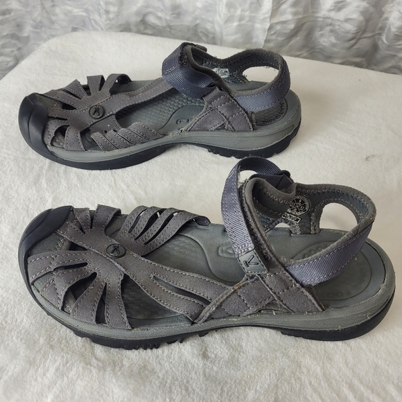 Keen sandals, size 9 - Picture 3 of 9